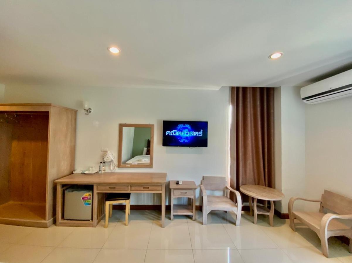 At Ruam Chok Hotel Csiangmaj Kültér fotó