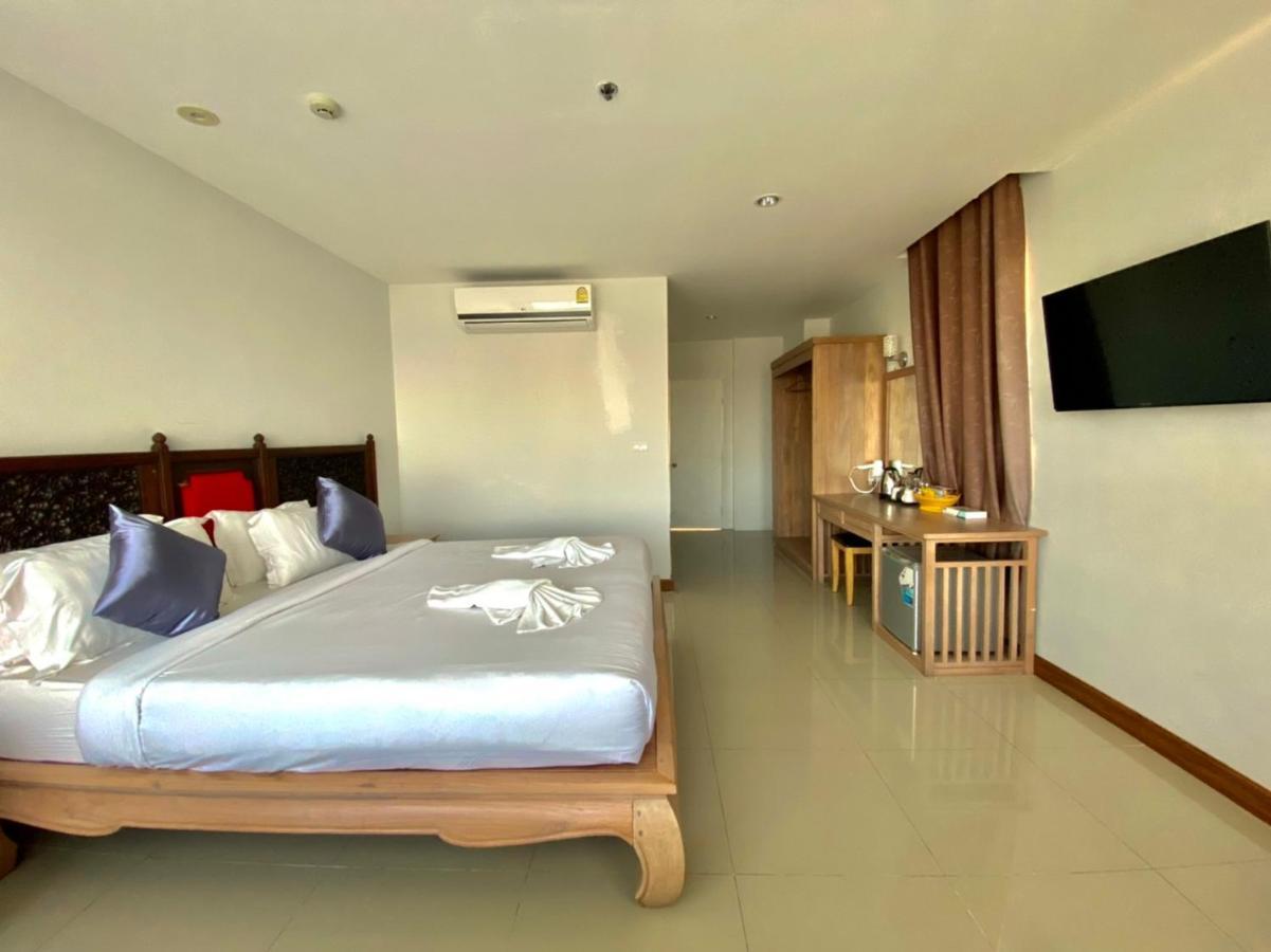 At Ruam Chok Hotel Csiangmaj Kültér fotó