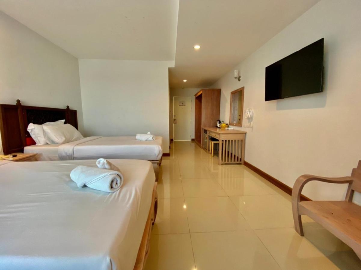 At Ruam Chok Hotel Csiangmaj Kültér fotó