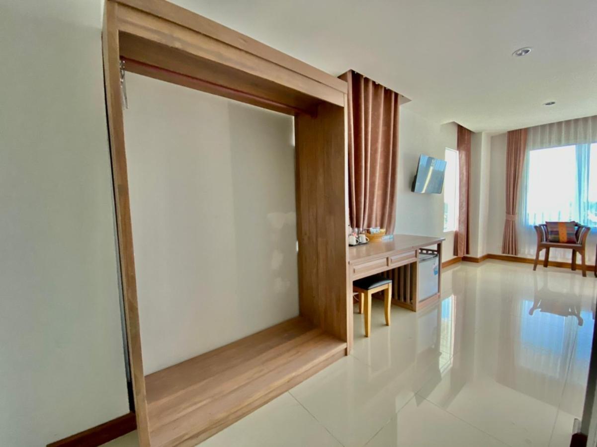 At Ruam Chok Hotel Csiangmaj Kültér fotó