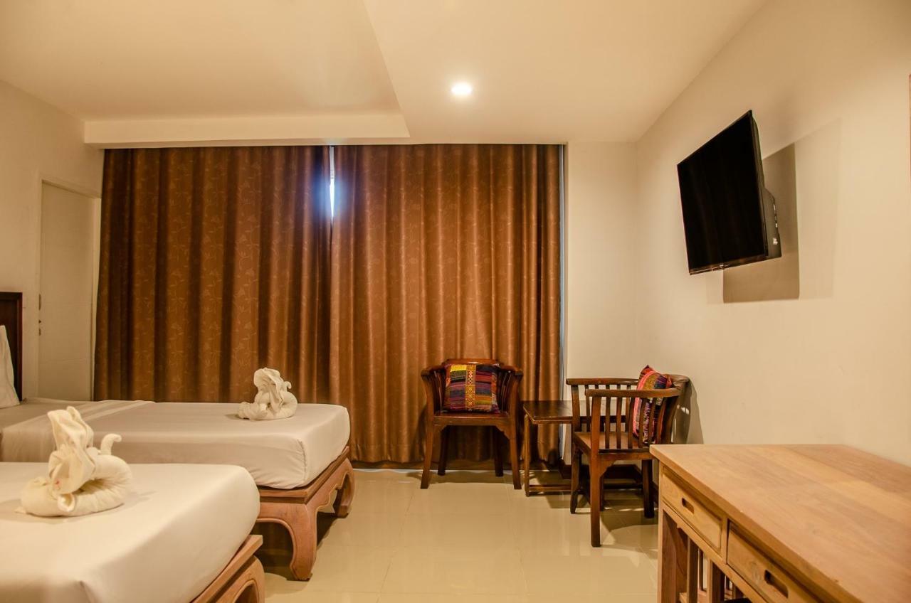 At Ruam Chok Hotel Csiangmaj Kültér fotó